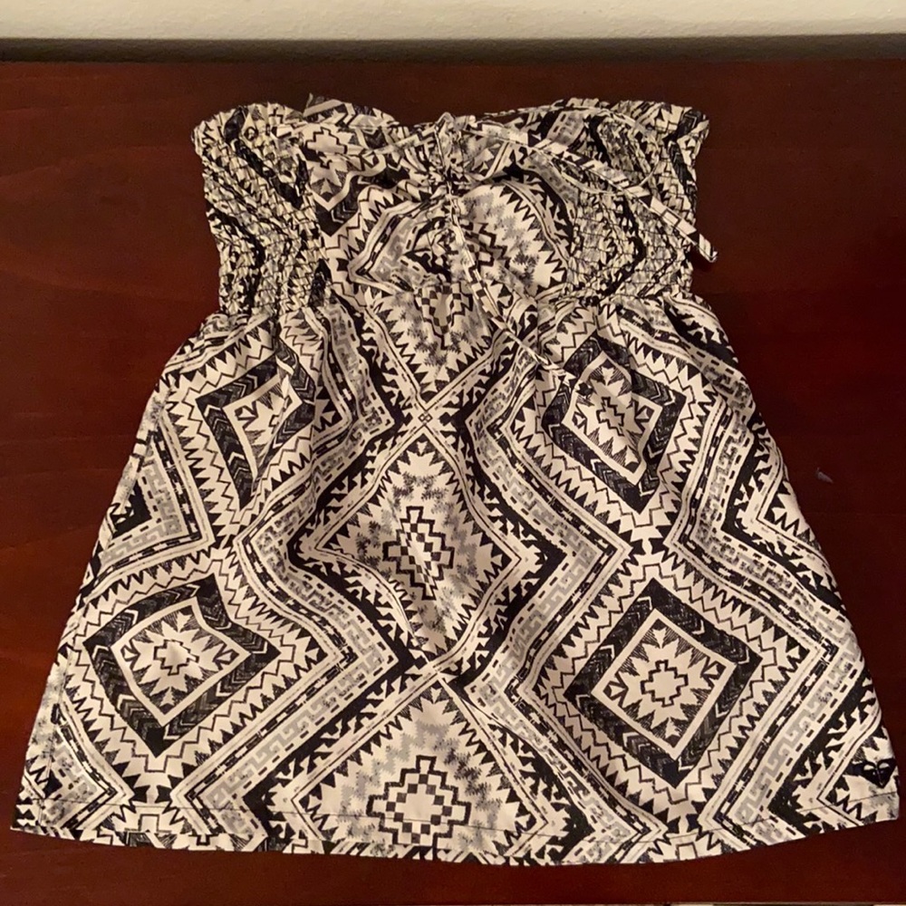 Women’s Strapless Top